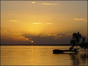 Horacio Guti&eacute;rrez: Playa &Ntilde;andubaysal sobre el R&iacute;o Uruguay, Entre R&iacute;os, Argentina.