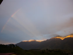 Arcoiris en las Monta&ntilde;as Andinas